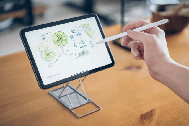 Apple Pencilでイラストを書く様子