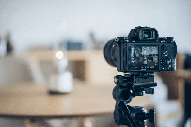 カメラでテザー撮影する様子