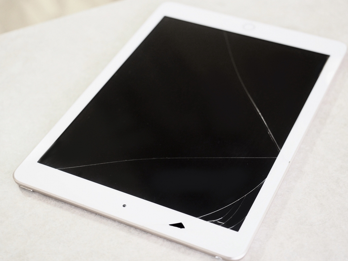iPadの画面が割れたイメージ