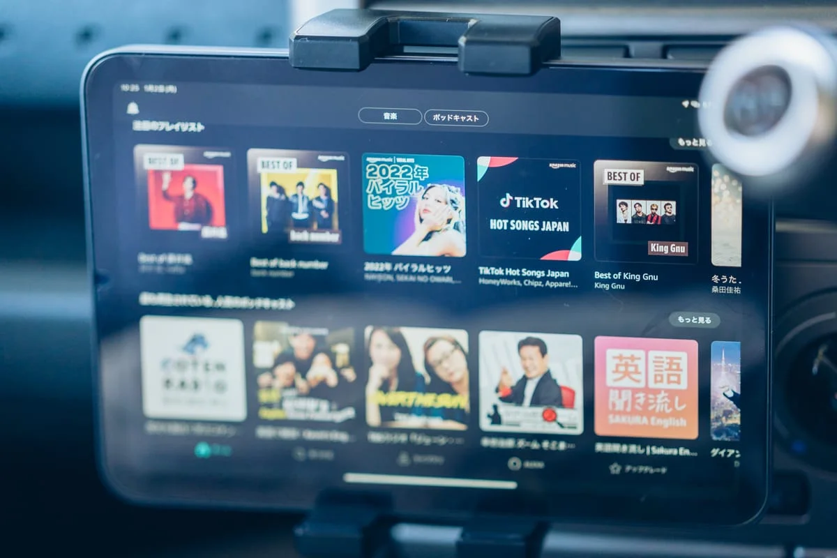 iPadで音楽アプリを再生する様子