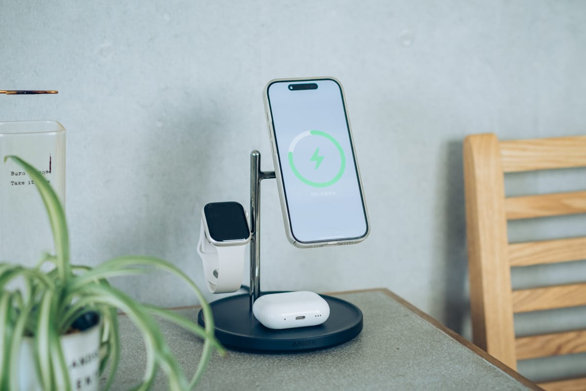 Apple Watchを手に持つ様子