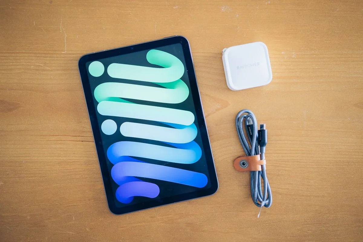 iPad mini 6とUSB-Cケーブル